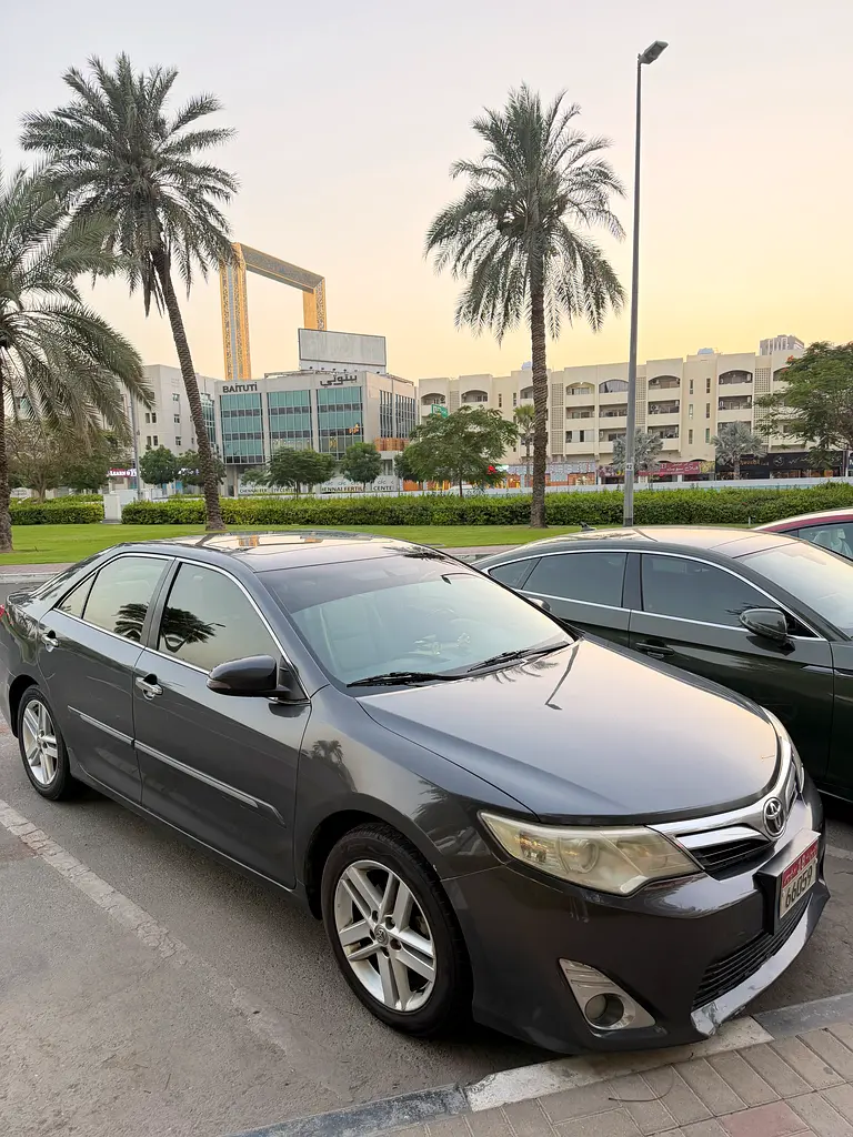 Toyota Camry 2015 — photo 1 of 10
