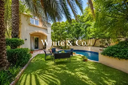 Lake Backing | Maid & Study | Private Pool