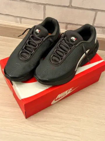 Nike Air Max Plus TN Black Men’s Sneakers, Gently Used