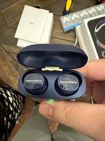 Bowers Wilkins Pi8 Wireless In-Ear Headphones -Midnight Blue light used for sale @ 600
