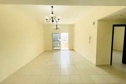 Spacious | Mid Floor | Laundry | Close to Mall