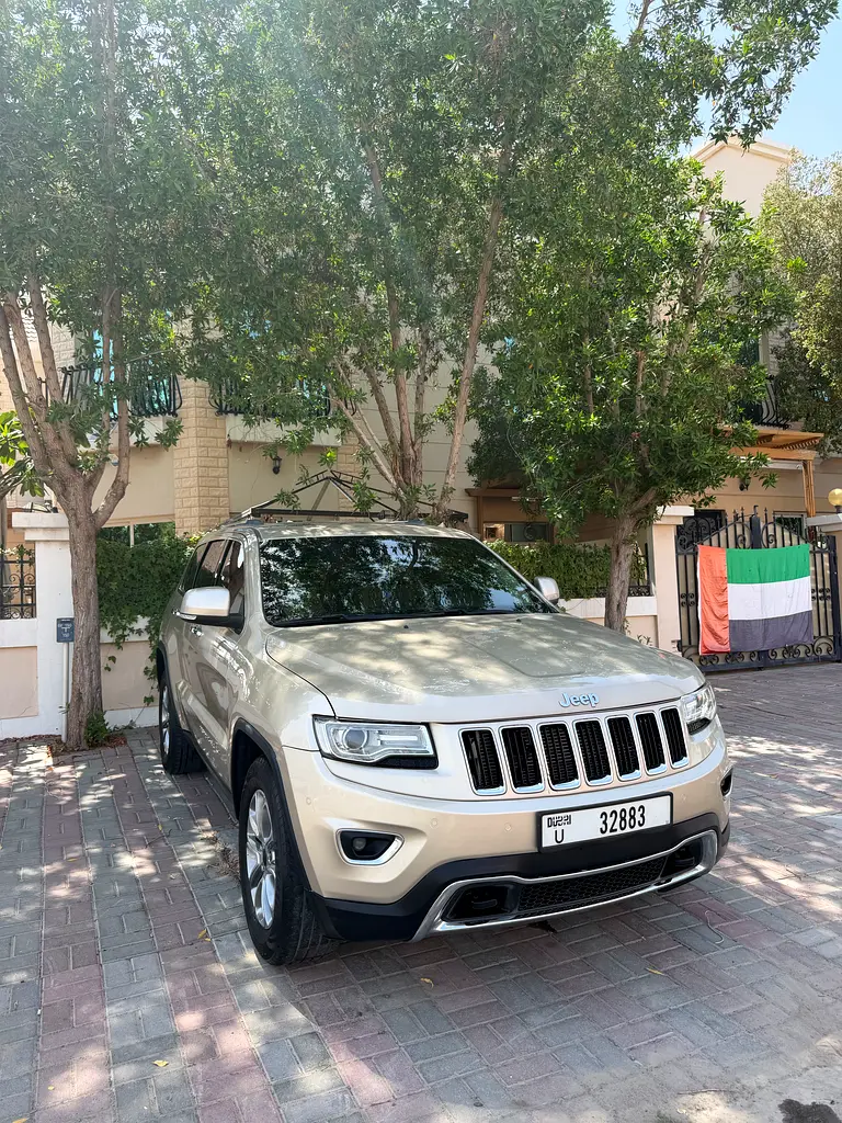 Jeep Grand Cherokee 2015 — photo 1 of 10