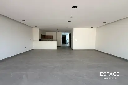 Vacant| Brand New| Colse to Amenities