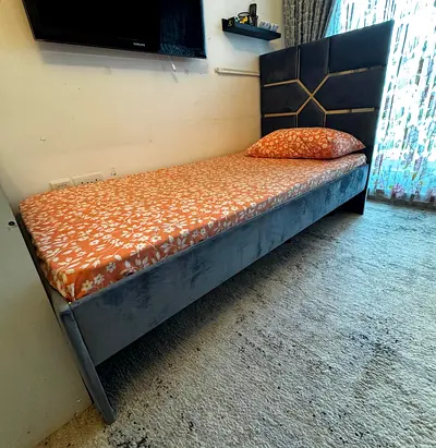 single Bed for sale with matress