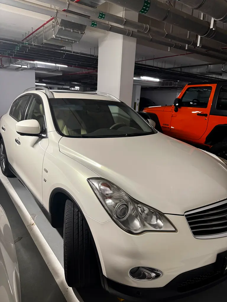 Infiniti QX50 2015 — photo 1 of 11