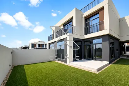 Spacious Middle Unit Villa | Semi-Detached | Maid