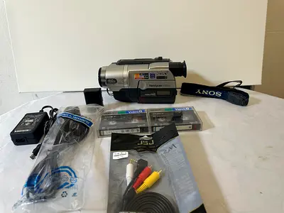(From 2002) (NIGHTSHOT) Sony Handycam CCD-TRV108 NTSC Hi8 Camcorder