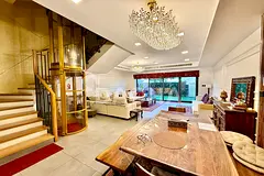 PRIVATE LIFT | UPGRADED | VACANT ON TRANSFER