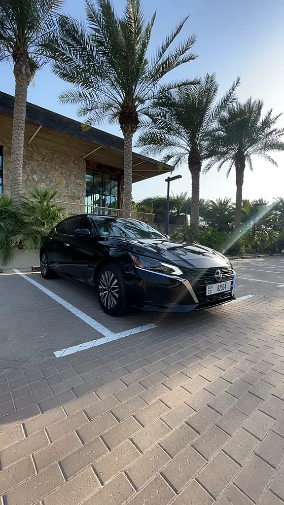 Nissan Altima 2025 — photo 1 of 4
