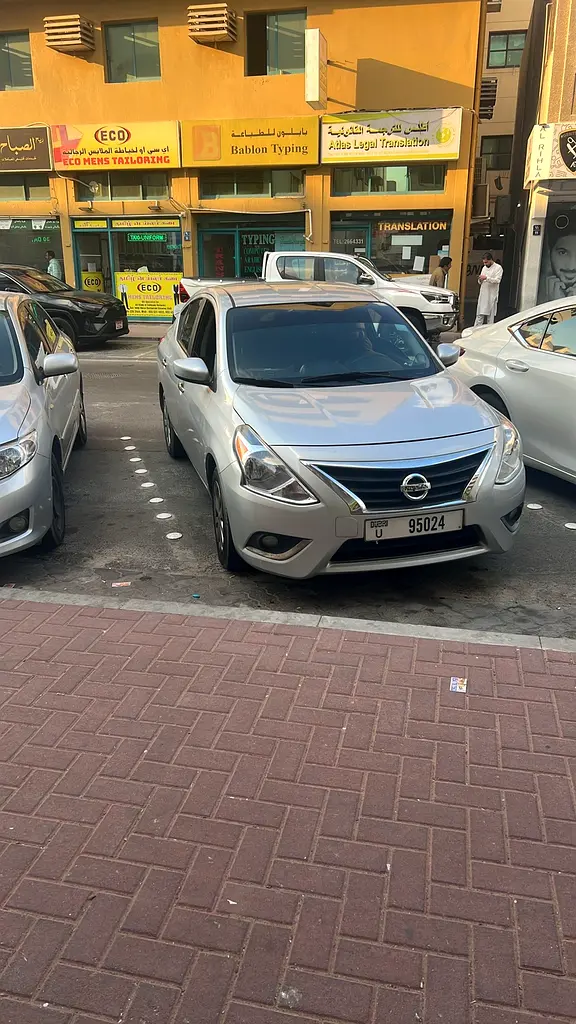 Nissan Versa 2019 — photo 1 of 5