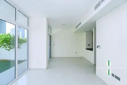 MIDDLE UNIT | READY TO MOVE | SPACIOUS BACKYARD
