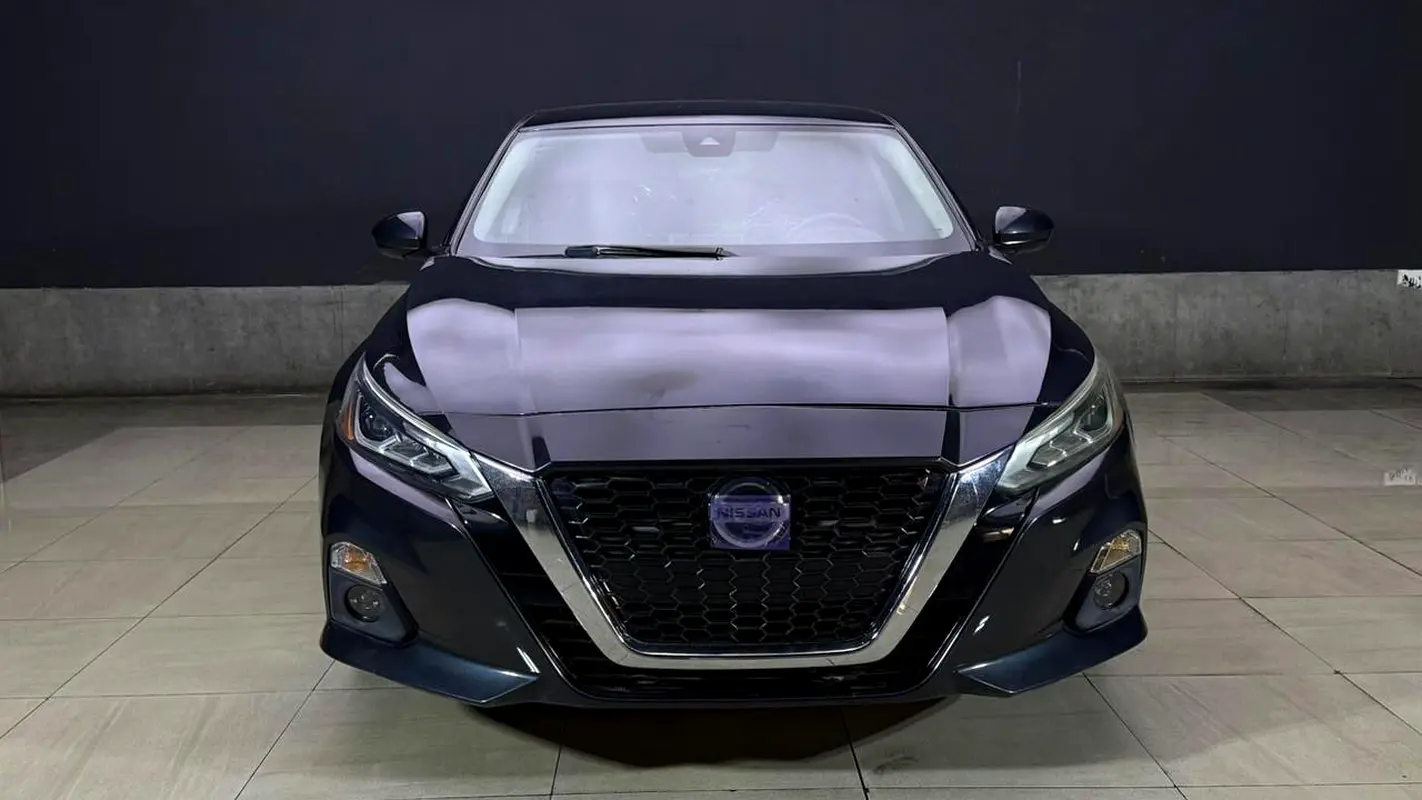 Nissan Altima 2021 — photo 1 of 19