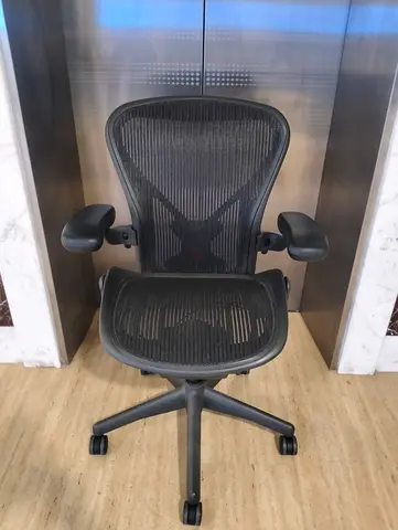 Selling Herman Miller Areon classic chair size B and C full loaded available