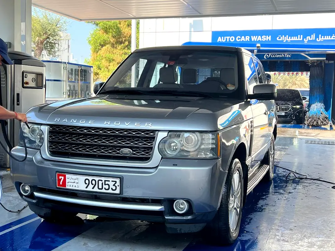 Land Rover Range Rover 2011 — photo 1 of 7