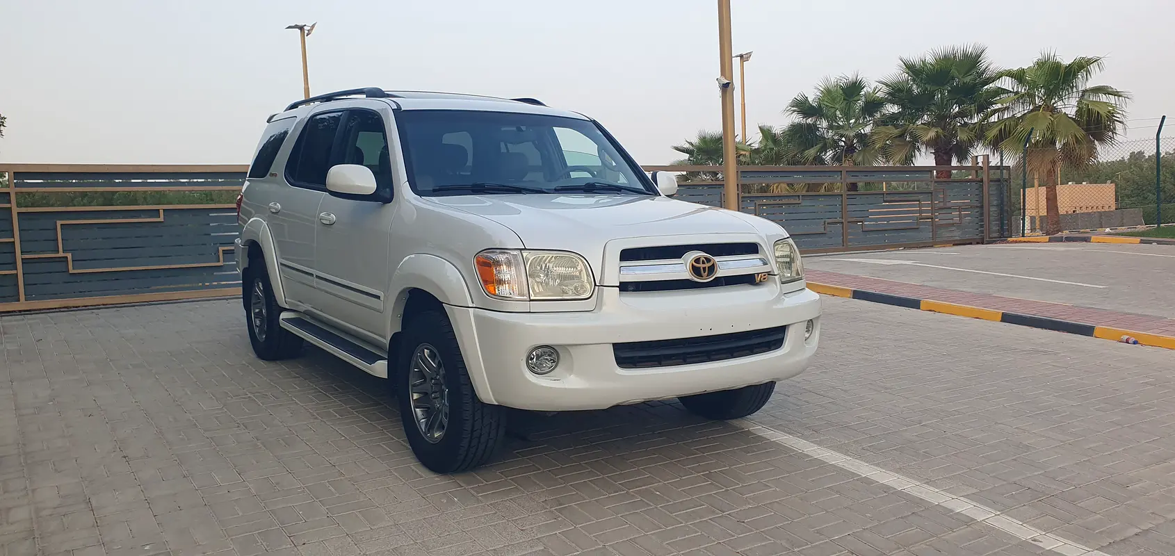 Toyota Sequoia 2006 — photo 1 of 20