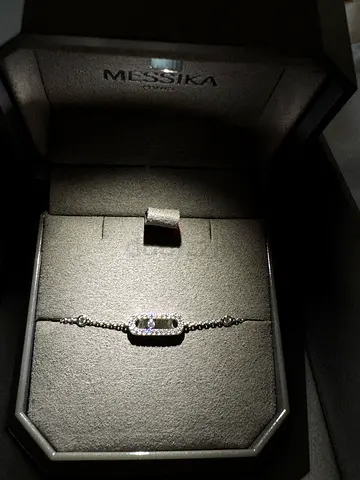 اسواره مرصعه بالألماس من براند ميسيكا