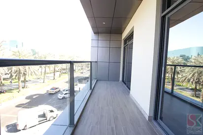 One Month Rent Free-Spacious 2 BR Flat