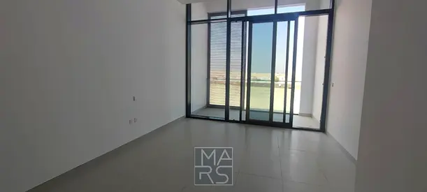 شقة مميزة للإيجار في أحد أجمل المجمعات السكنية الراقية، حيث يجتمع الهدوء مع الفخامة في بيئة مثالية للعائلات والأفراد.