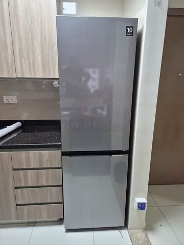 Hitachi Double Door Tall Refrigerator - Freezer is Down