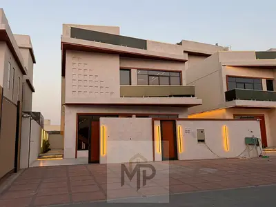 Modern design and very high-end finishes. Excellent location. Price includes registration and ownership fees.