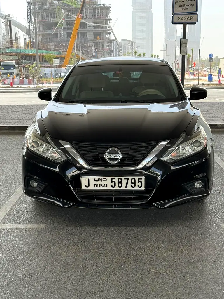 Nissan Altima 2018 — photo 1 of 6