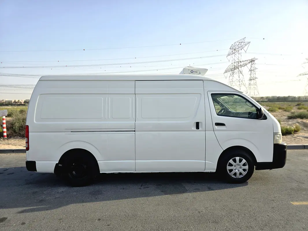 Toyota Hiace 2007 — photo 1 of 12