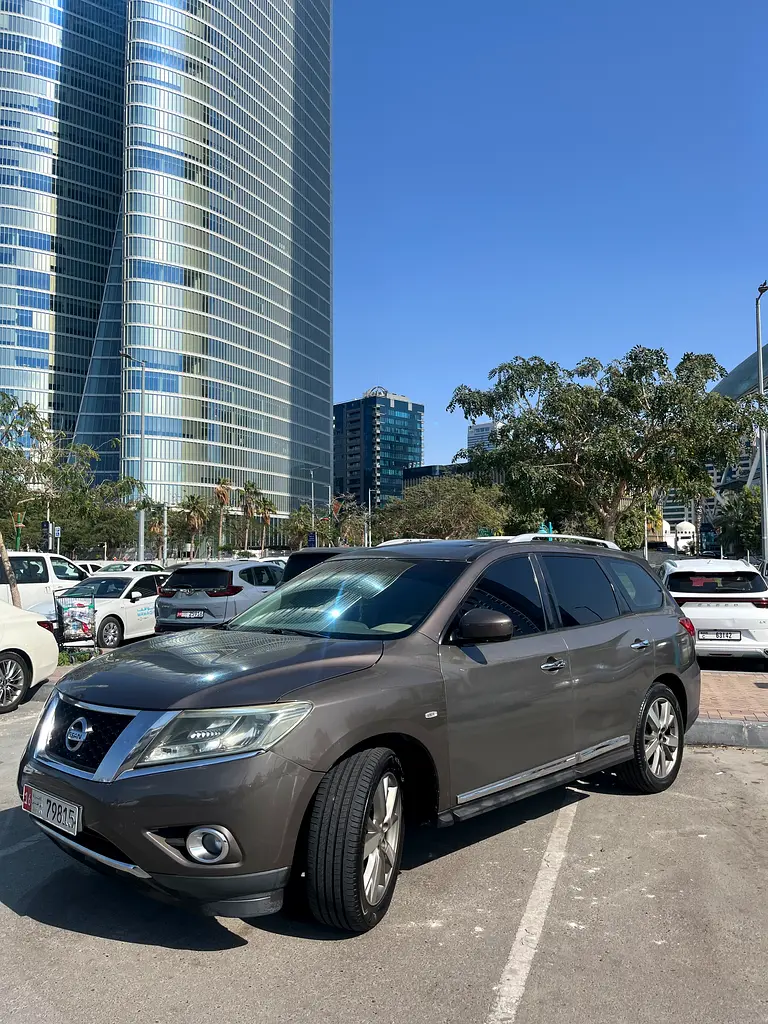 Nissan Pathfinder 2015 — photo 1 of 7