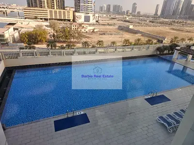 عرض مميز! شقة مفروشة بالكامل بغرفة نوم واحدة للإيجار مع إطلالة على البحر