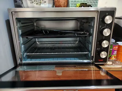 Used countertop electric oven — good working condition