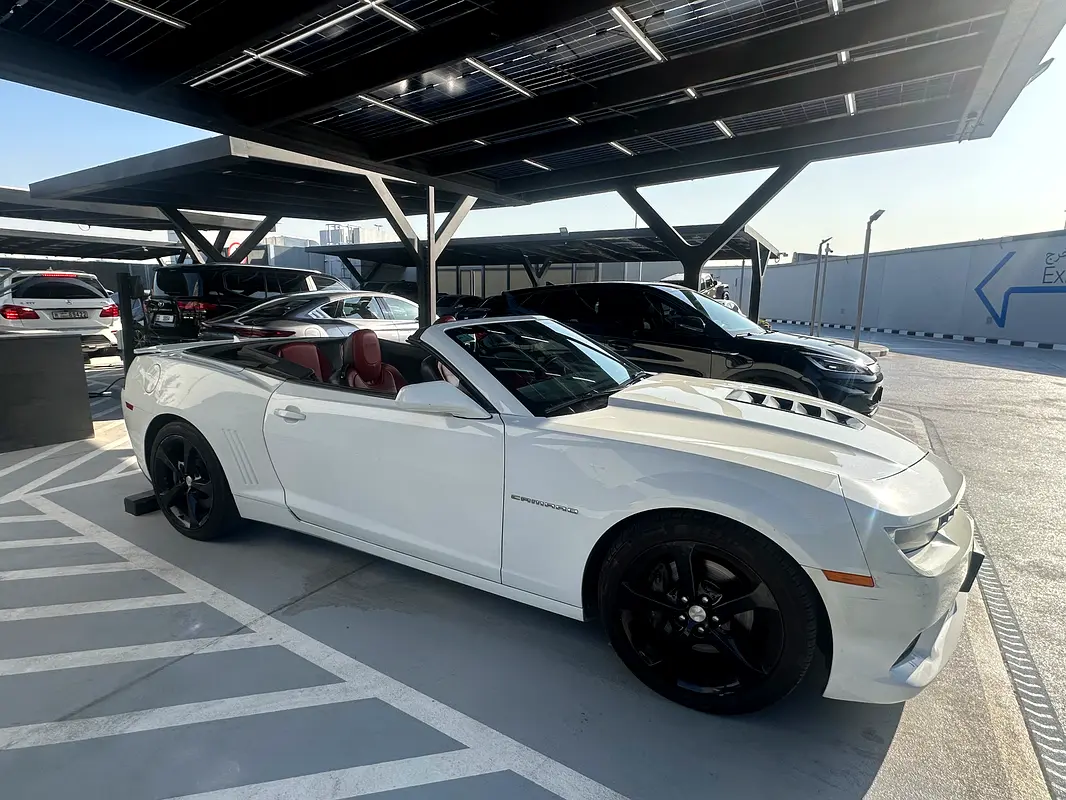 Chevrolet Camaro 2015 — photo 1 of 8