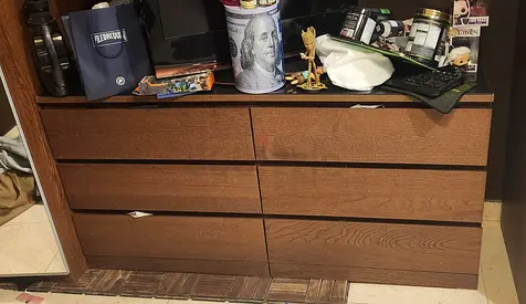 Wooden 6-Drawer Dresser / Chest with top glass in Excellent Condition