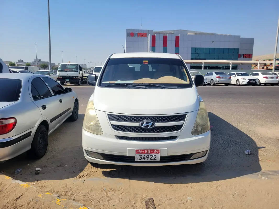Hyundai H1 2010 — photo 1 of 8