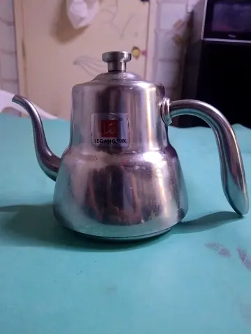 Hot water kettle