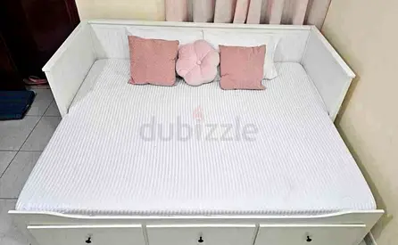 IKEA Hamnes day bed with 2 mattress and 3store drawers underneath is available excellent condition