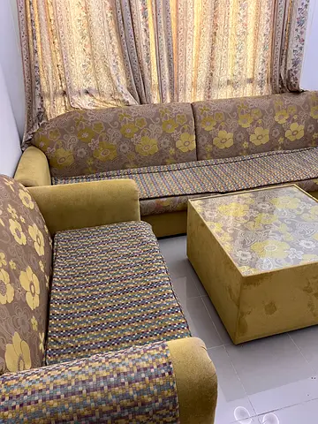 10 seater sofa set with glass table