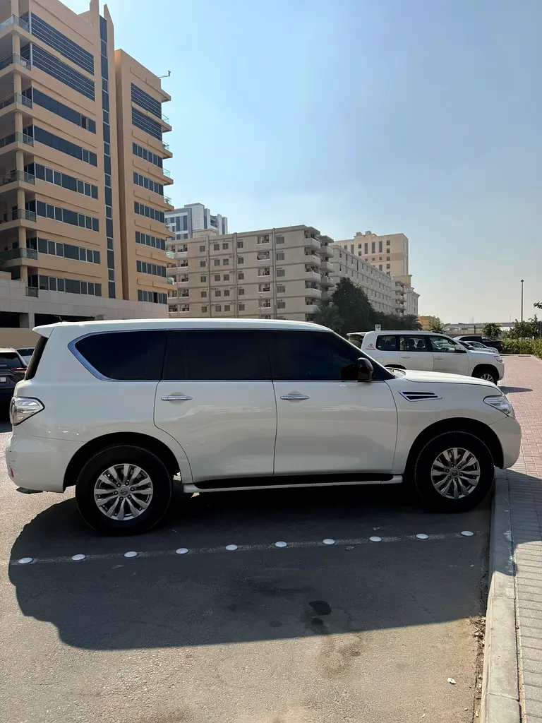 Nissan Patrol 2018 — photo 1 of 10