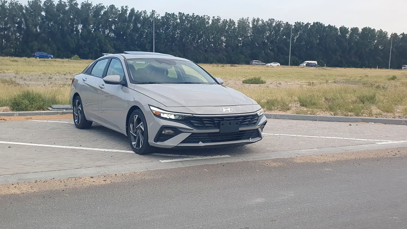 Hyundai Elantra 2024 — photo 1 of 20