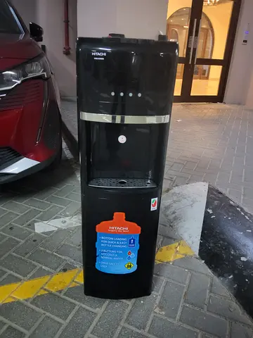 Bottom load water dispenser