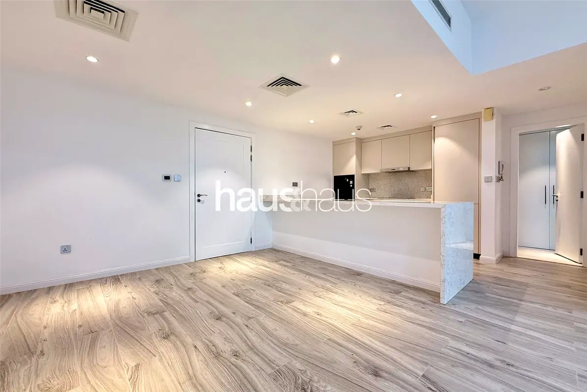 Tenanted | Ground Floor | Large Terrace | Upgraded