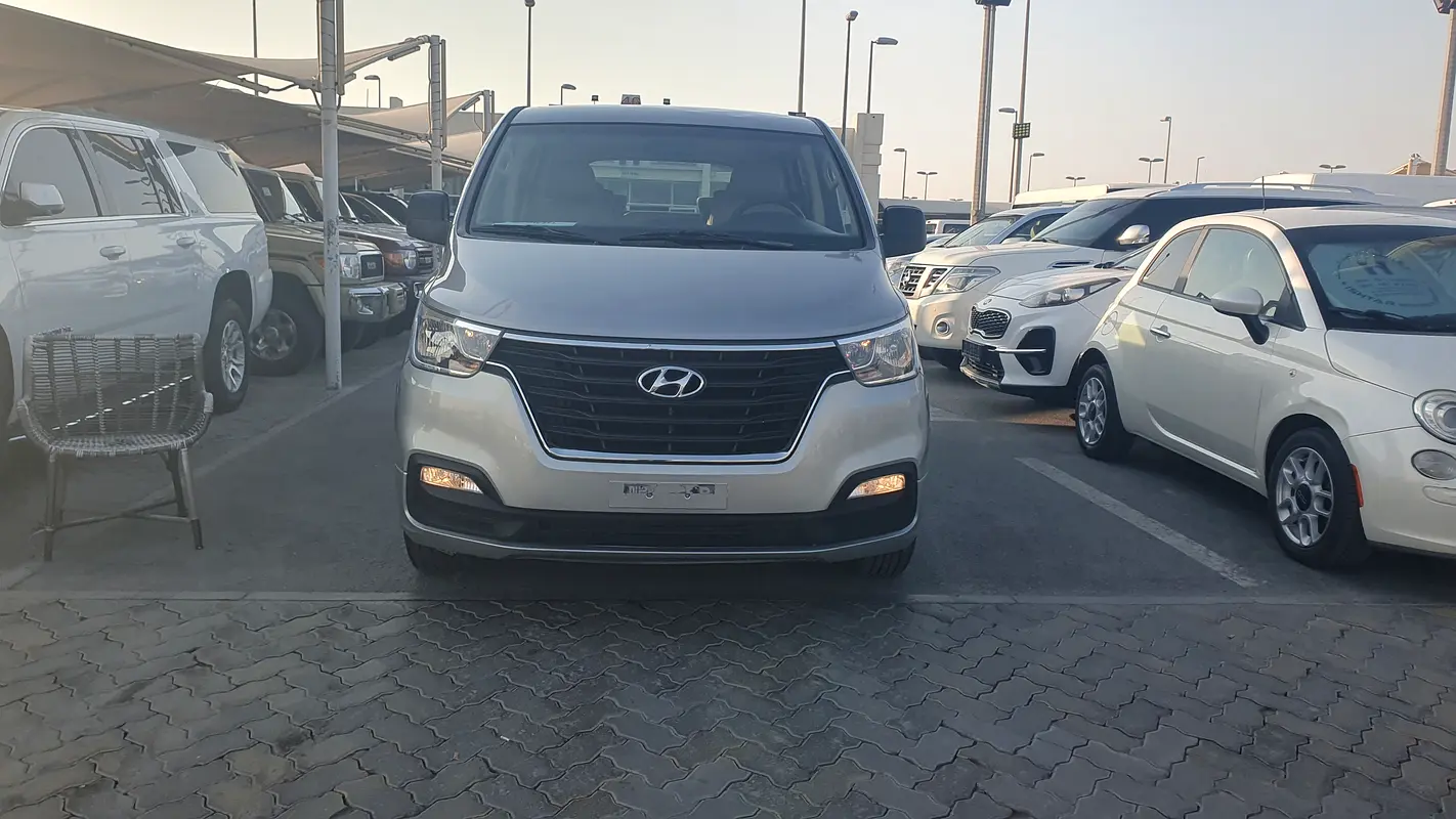Hyundai H1 2020 — photo 1 of 19
