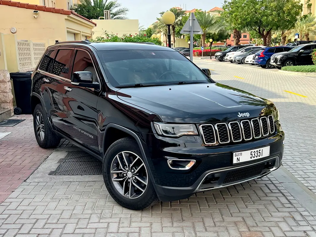 Jeep Grand Cherokee 2018 — photo 1 of 15