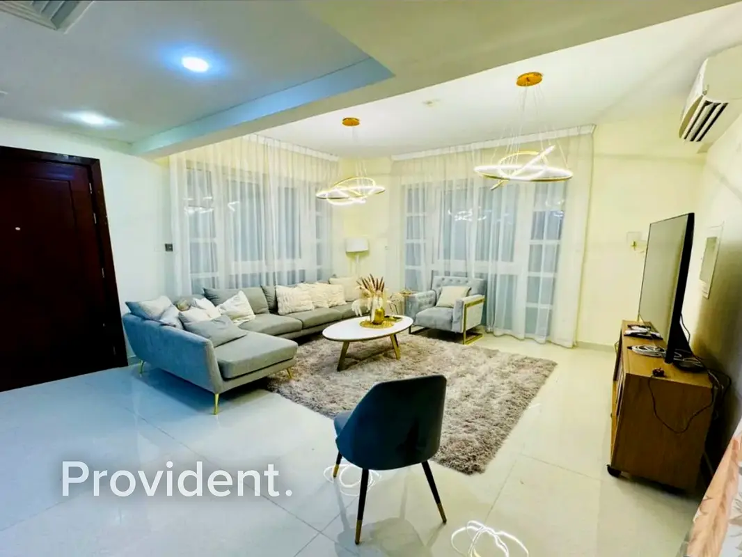 Fully Furnished | Huge Layout | Vacant