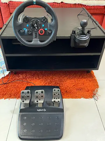 Logitech G29 steering wheel with gear box