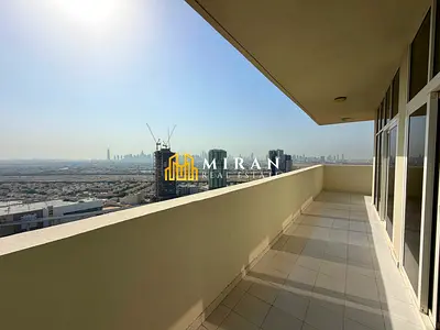 Spacious 1 Bedroom - Large Balcony - Skyline View