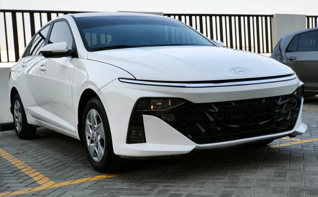 Hyundai Accent 2025 — photo 1 of 14