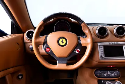 صورة 9 لـ 2010 Ferrari CALIFORNIA