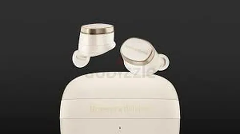 Bowers Wilkins Pi8 Wireless In-Ear Headphones -Dove White light used for sale @ 600