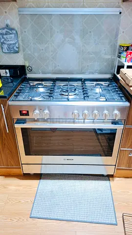 Bosch serie 8 five burner top gas oven electric same like new condition