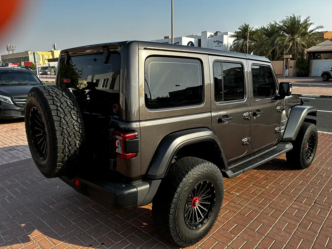 Jeep Wrangler Unlimited 2021 — photo 1 of 11