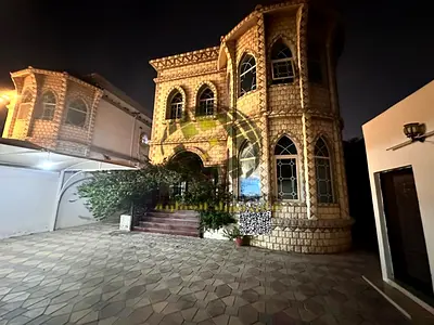 للبيع فيلا 5 غرف وصالة ومجلس وملحق بالروضة1 عجمان